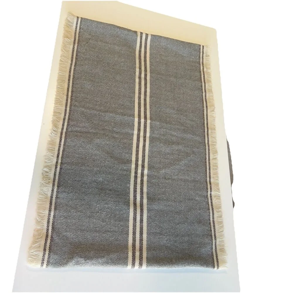 Womens Juniors  Gray Scarf J1